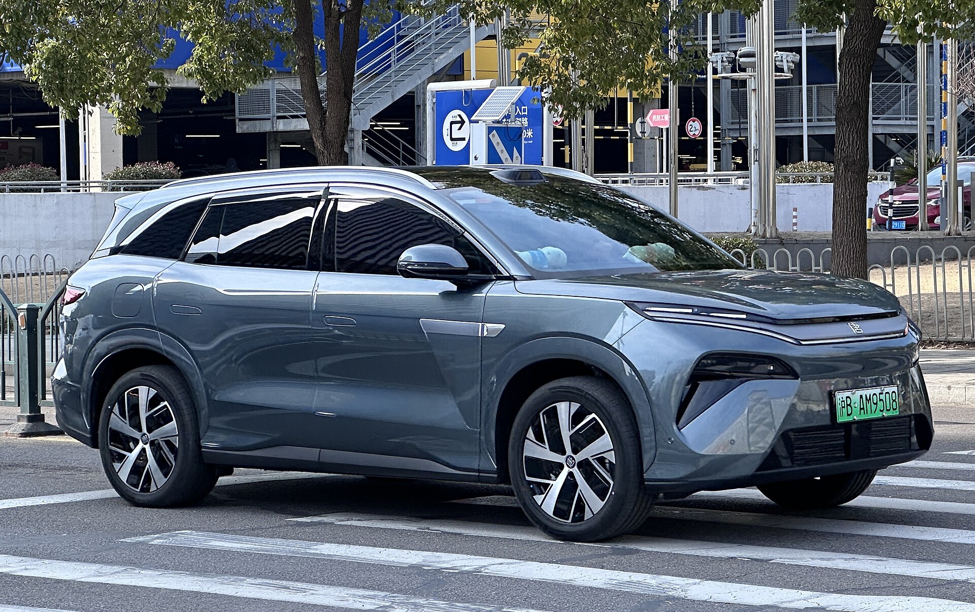 BYD ATTO 8