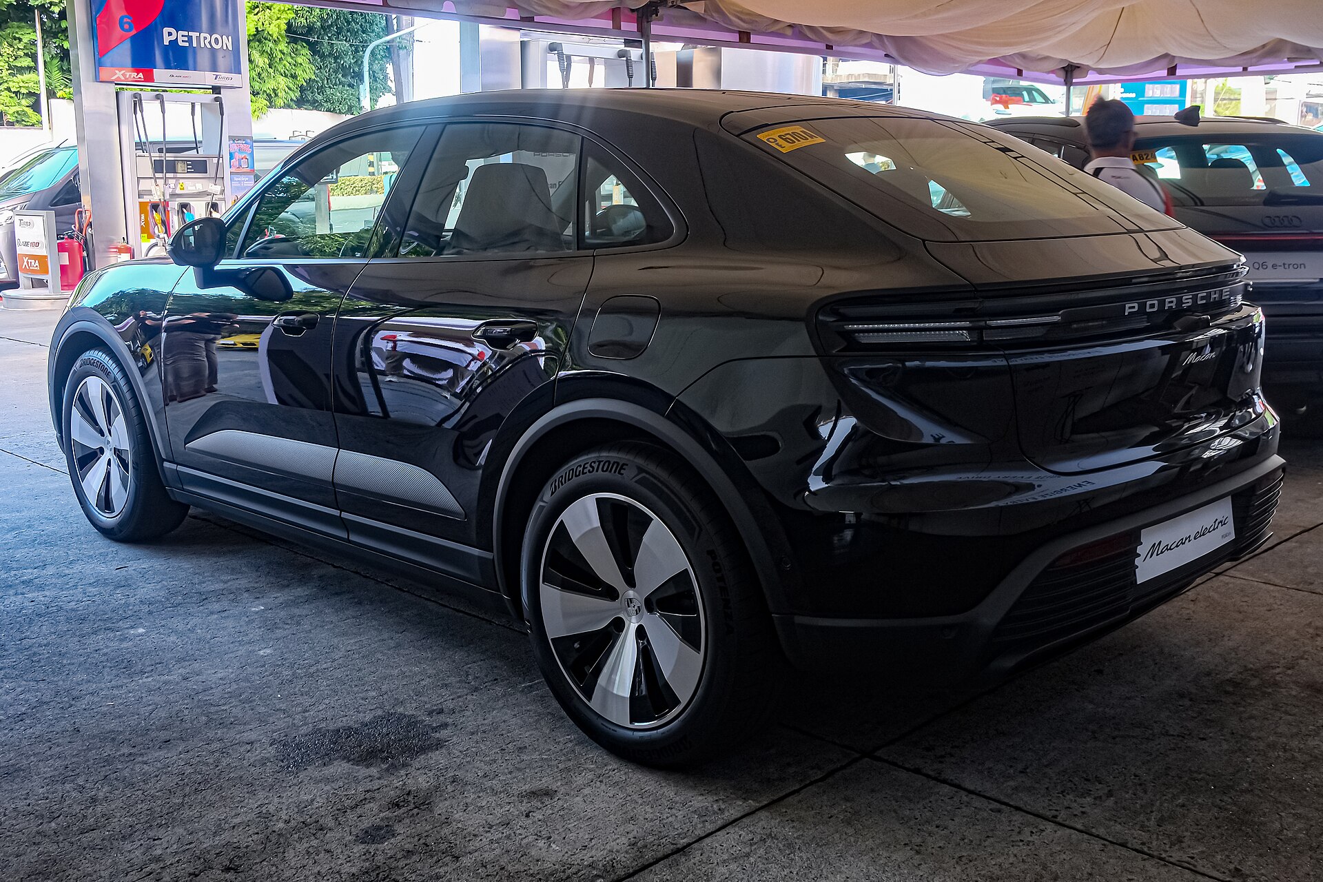 PORSCHE Macan Electric